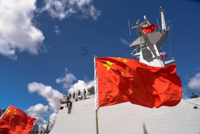 德桑蒂斯退出美国总统大选 转而支持特朗普